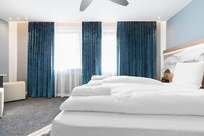 Riverview Apartments by dasPaul