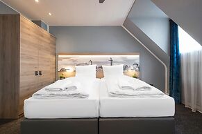 Riverview Apartments by dasPaul