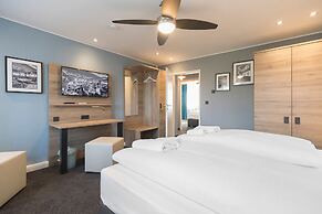 Riverview Apartments by dasPaul