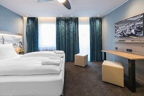 Riverview Apartments by dasPaul