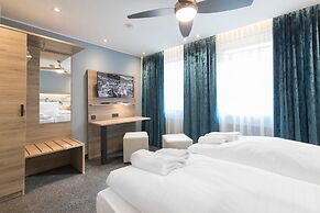 Riverview Apartments by dasPaul