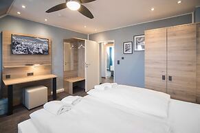 Riverview Apartments by dasPaul