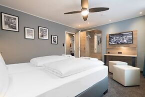 Riverview Apartments by dasPaul