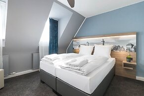 Riverview Apartments by dasPaul