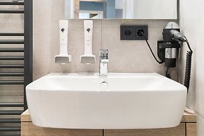 Riverview Apartments by dasPaul