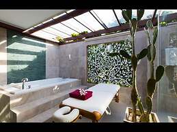 Dasiri Lakefront Villa Premium