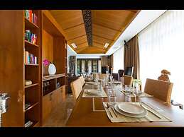 Dasiri Lakefront Villa Premium