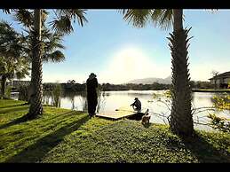Dasiri Lakefront Villa Premium