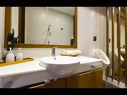 Dasiri Lakefront Villa Premium