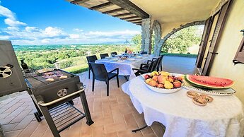 Pool and Jacuzzi - Charming Villa in Umbria
