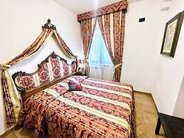 Pool and Jacuzzi - Charming Villa in Umbria - Sleeps 24 - Lake View