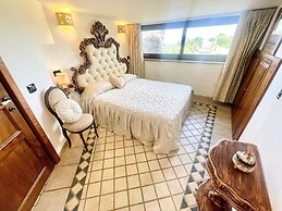 Pool and Jacuzzi - Charming Villa in Umbria - Sleeps 24 - Lake View