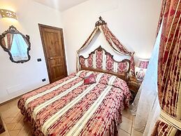 Pool and Jacuzzi - Charming Villa in Umbria - Sleeps 24 - Lake View