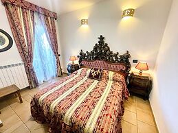 Pool and Jacuzzi - Charming Villa in Umbria - Sleeps 24 - Lake View