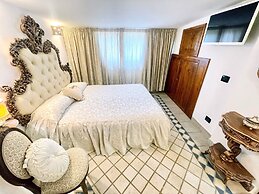 Pool and Jacuzzi - Charming Villa in Umbria - Sleeps 24 - Lake View