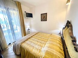 Pool and Jacuzzi - Charming Villa in Umbria - Sleeps 24 - Lake View