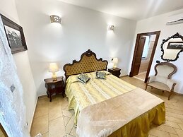 Pool and Jacuzzi - Charming Villa in Umbria - Sleeps 24 - Lake View