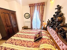 Pool and Jacuzzi - Charming Villa in Umbria - Sleeps 24 - Lake View