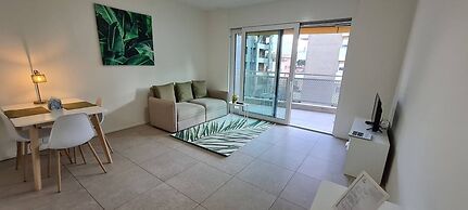 Central Brand New Apartment With Private Parking