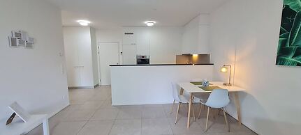 Central Brand New Apartment With Private Parking