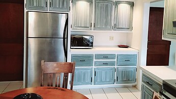 1st fl Luxury Apartment, Sanctuary of the Swan Wellness Whole Home Hot