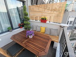 Luxury 80m2 Apartment With Balkony Downtown