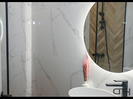 Luxury 80m2 Apartment With Balkony Downtown