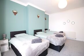 Lovely 2-bed Downstairs Apartment