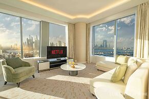 LUX Iconic Views at Palm Tower Suite 2