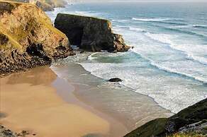 Cosy, Quiet Static Caravan, Mawgan Porth, St Eval