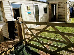 Cosy, Quiet Static Caravan, Mawgan Porth, St Eval