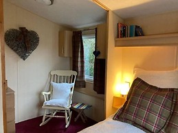 Cosy, Quiet Static Caravan, Mawgan Porth, St Eval