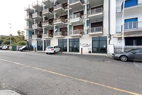 Aci Castello Seaview Apartment With Parking