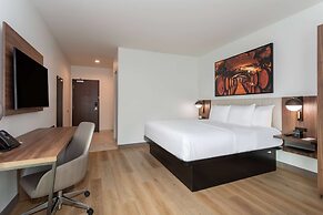 La Quinta Inn & Suites By Wyndham Galt