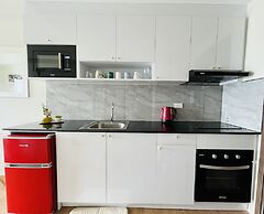 The Elevated Abode - Comfycosy Studio at The Loop