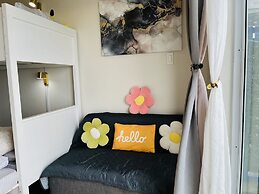 The Elevated Abode - Comfycosy Studio at The Loop