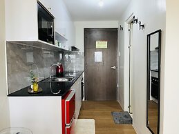 The Elevated Abode - Comfycosy Studio at The Loop