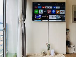 The Elevated Abode - Comfycosy Studio at The Loop