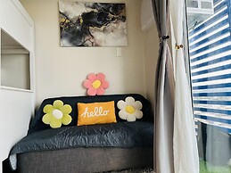 The Elevated Abode - Comfycosy Studio at The Loop