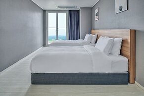 Gangneung Chonpines Ocean Suites Hotel