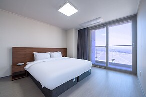 Gangneung Chonpines Ocean Suites Hotel