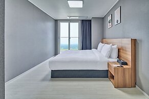 Gangneung Chonpines Ocean Suites Hotel