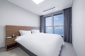 Gangneung Chonpines Ocean Suites Hotel