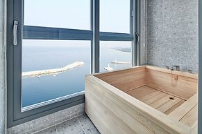 Gangneung Chonpines Ocean Suites Hotel