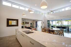 Tenterfield Beachfront Luxury 4 Bedroom Holiday Home