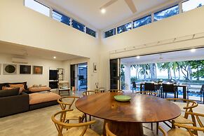 Tenterfield Beachfront Luxury 4 Bedroom Holiday Home