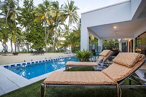 Tenterfield Beachfront Luxury 4 Bedroom Holiday Home