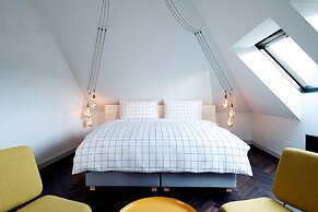 The Lubo - self check-in