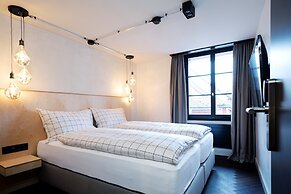 The Lubo - self check-in