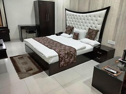 Goroomgo Mandakini Royale Kanpur